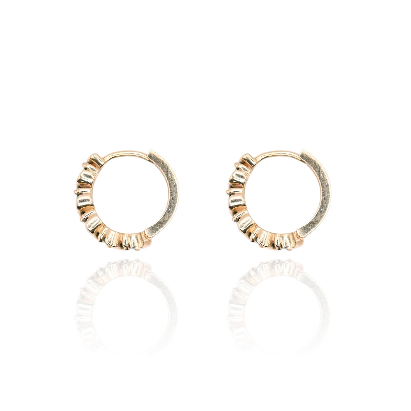 Green Cubic Zirconia Twisted Huggie Earrings 14K Yellow Gold 3.80mm Thick/13.54mm Diameter