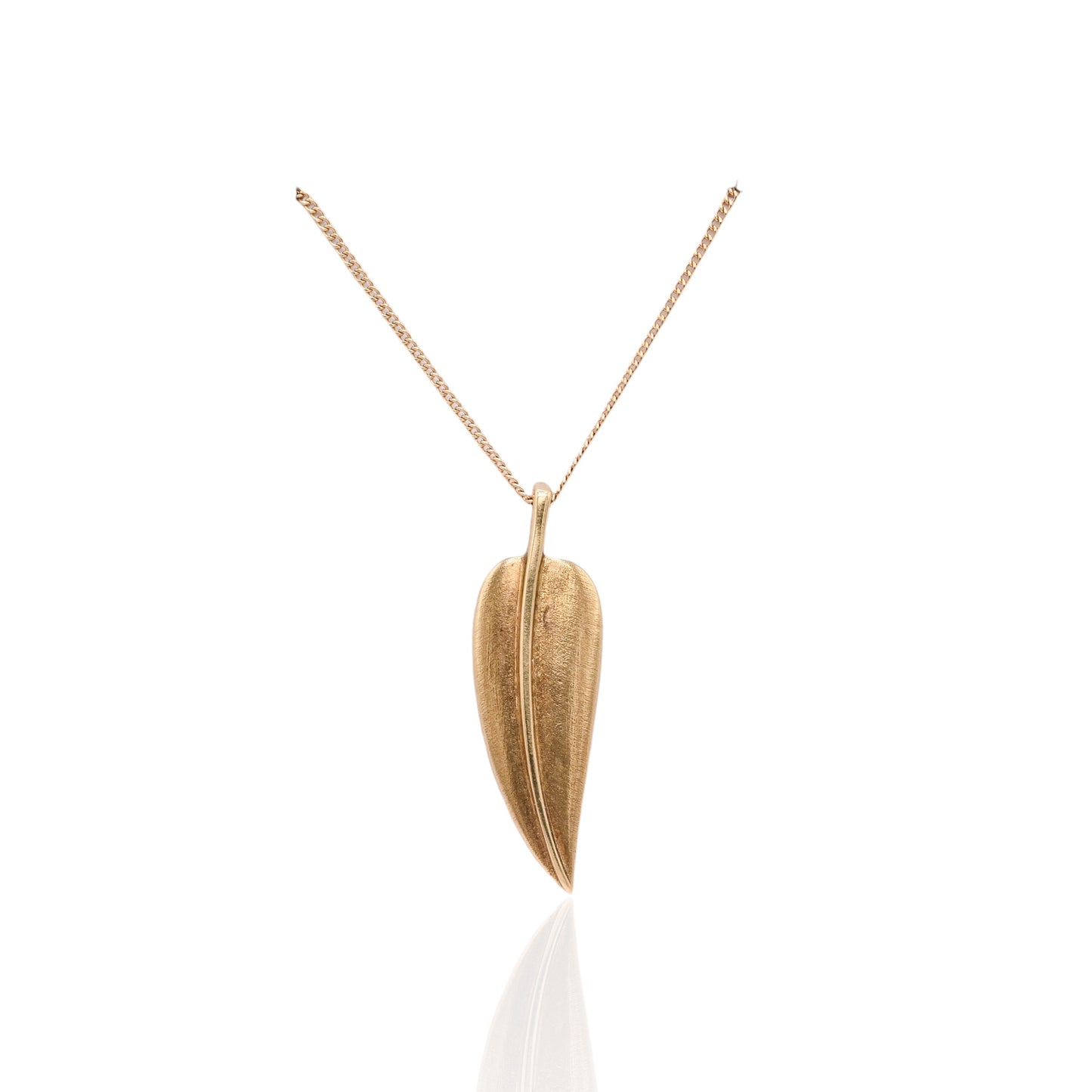 Tiffany & Co. Cummings Leaf Necklace 18K Yellow Gold with 18in Curb Chain