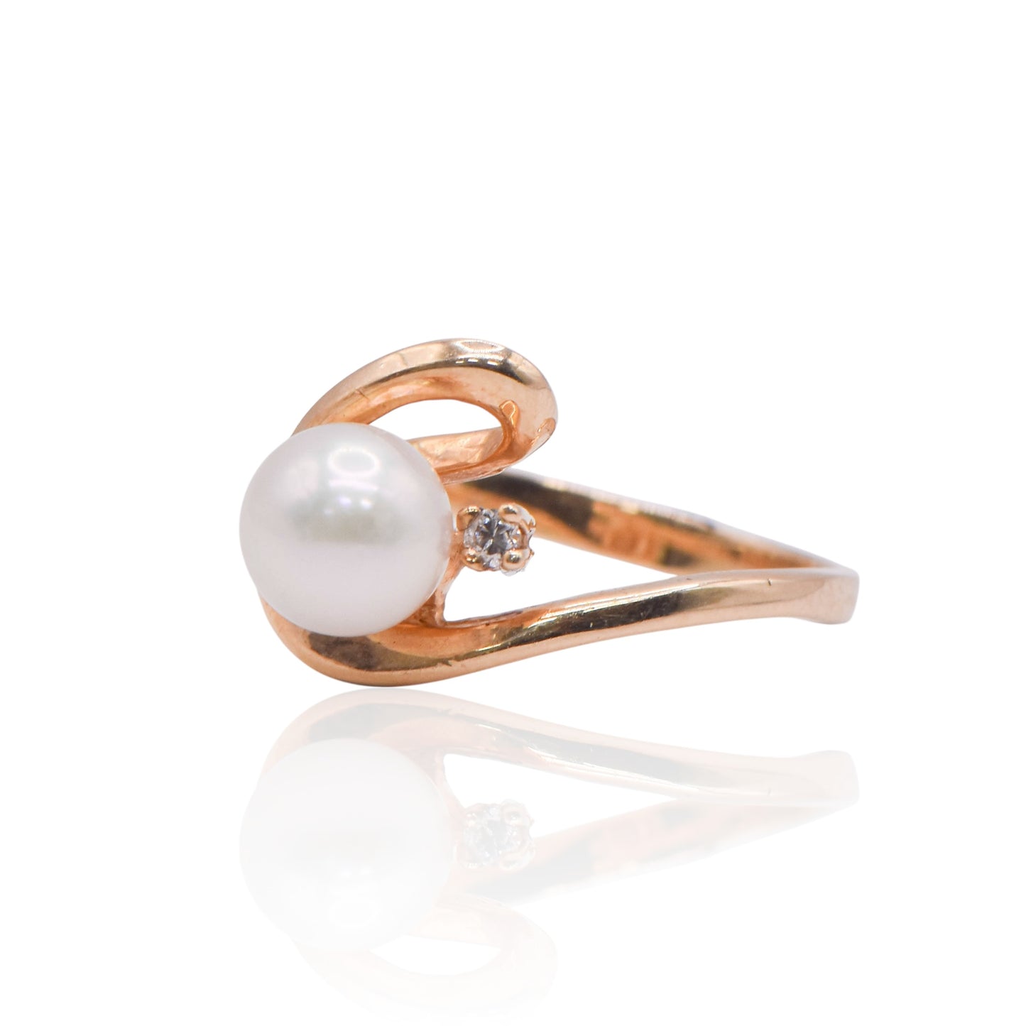 Fresh Water Pearl Ring with Side Stone Diamond 14K Yellow Gold Ring Size 6.25