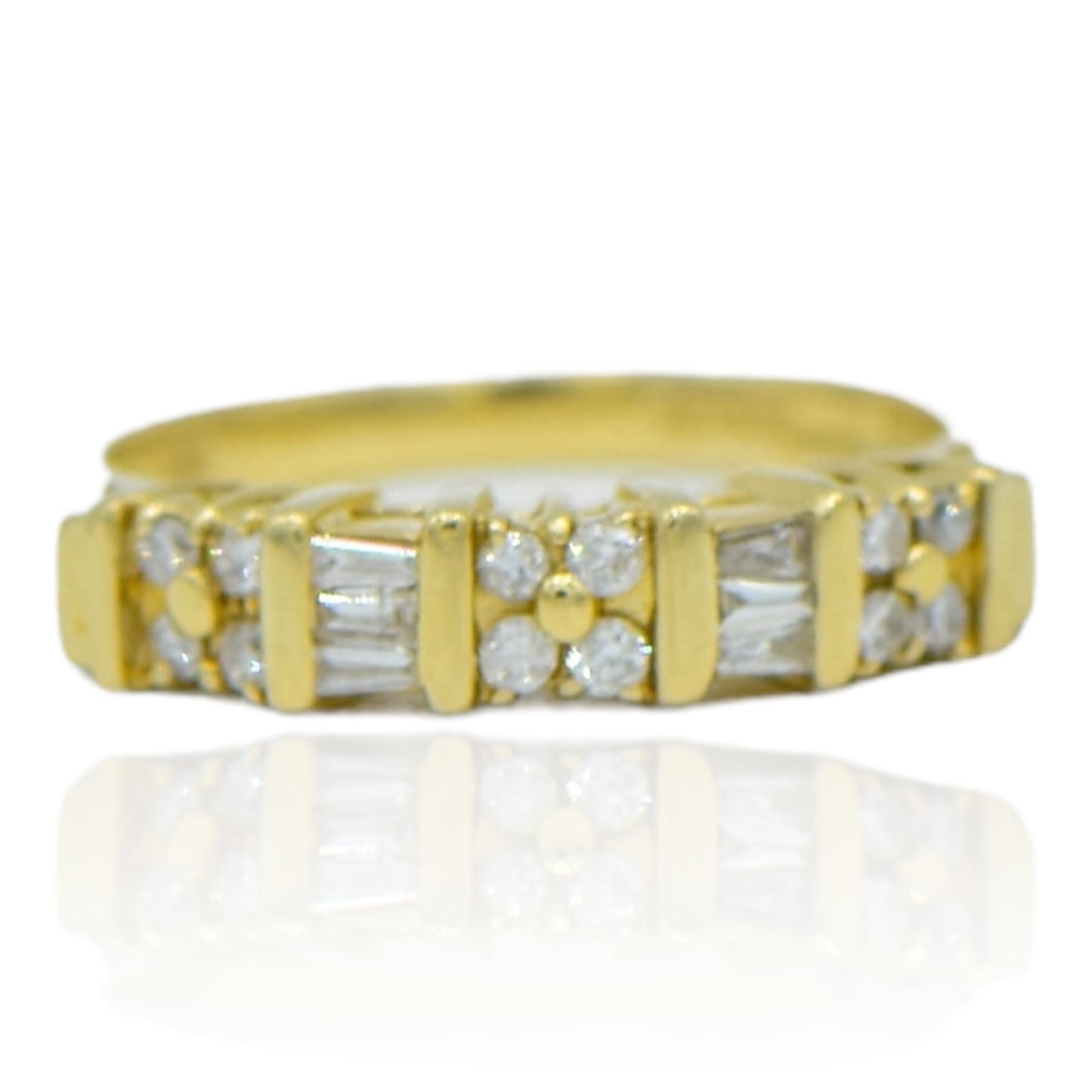 Round & Baguette Cut Diamond 14K Yellow Gold Wedding Band .27cttw