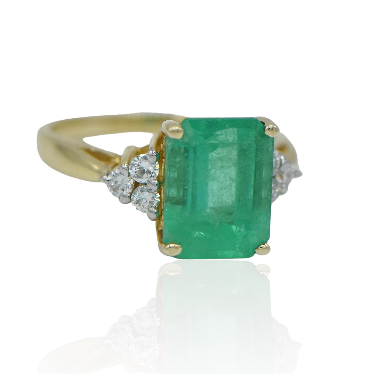 Emerald Cocktail Ring 2.8 cttw with Round Diamonds 0.12 cttw on the Sides 14K Yellow Gold.