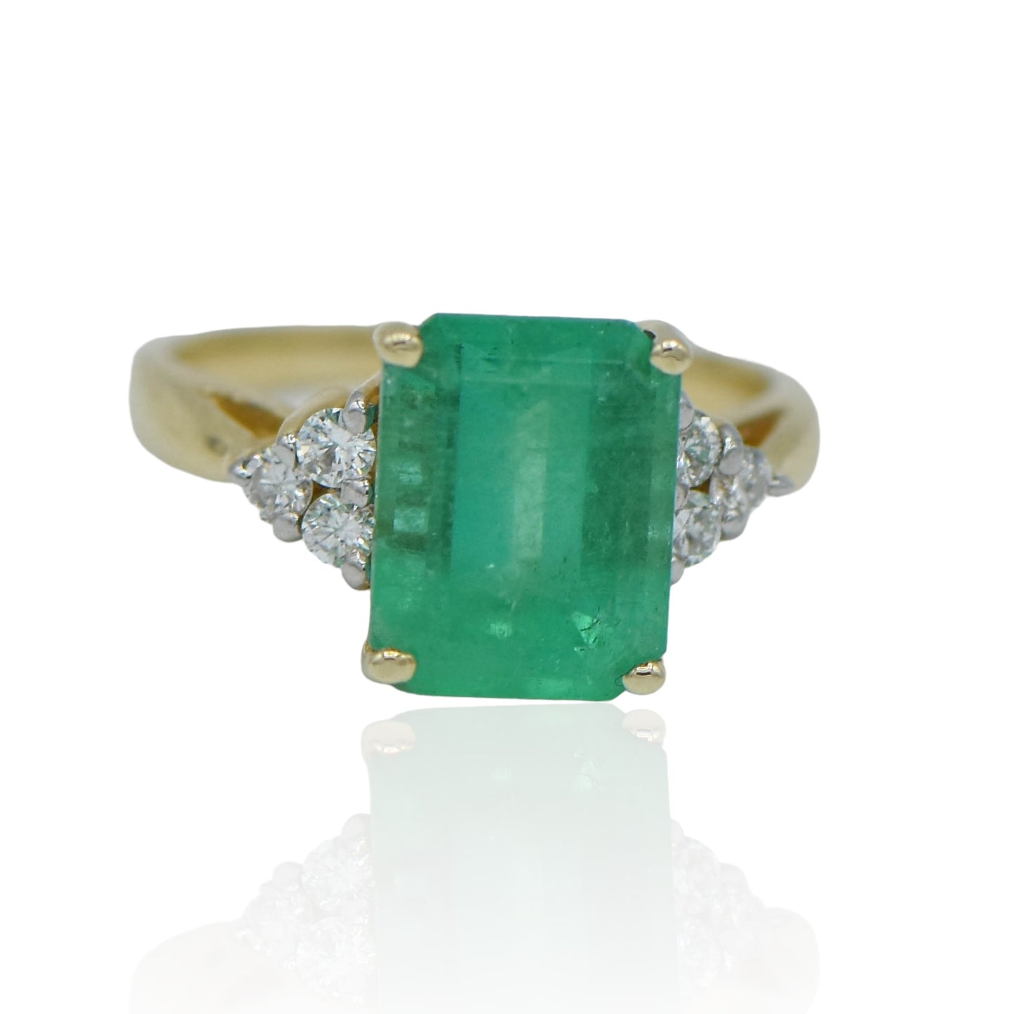 Emerald Cocktail Ring 2.8 cttw with Round Diamonds 0.12 cttw on the Sides 14K Yellow Gold.